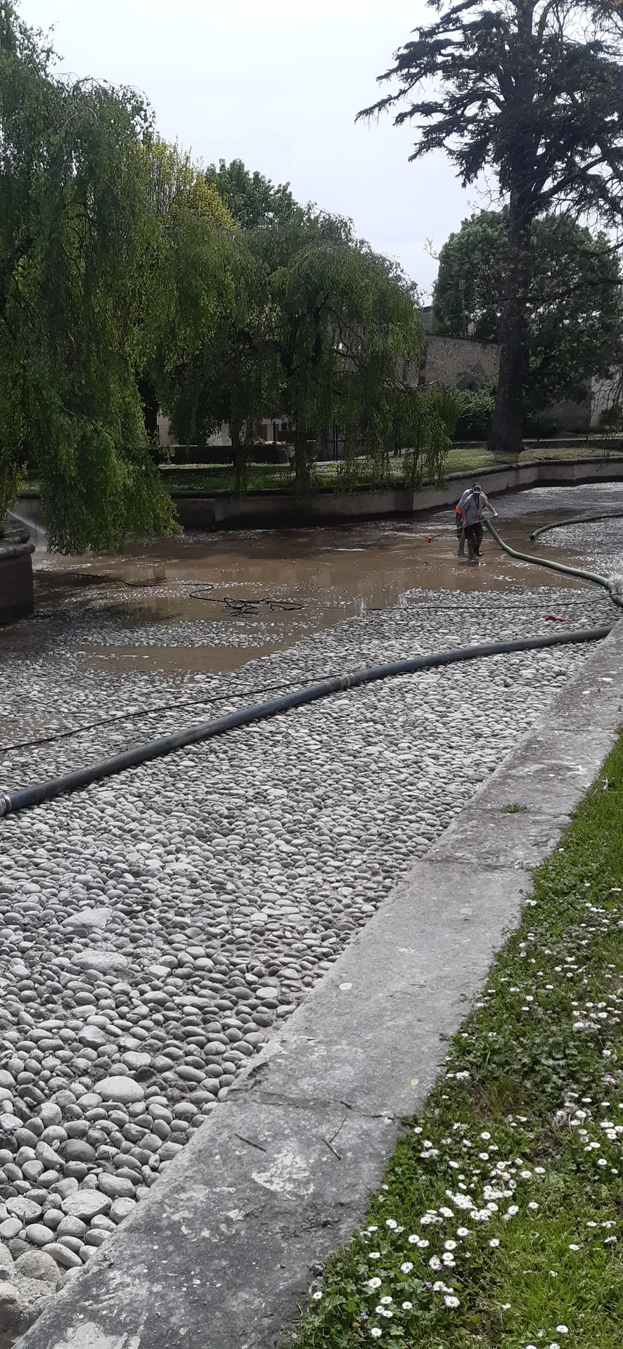 Pompage des boues du bassin