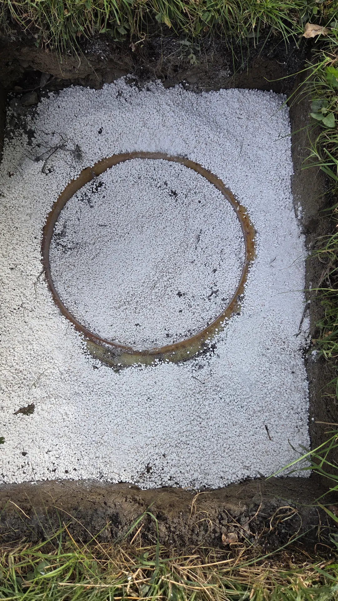 Perlite à niveau du trou d’homme